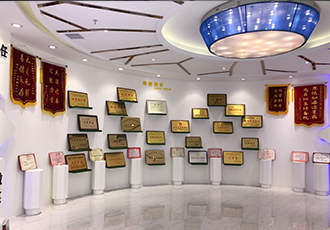 以人为本，人尽其才